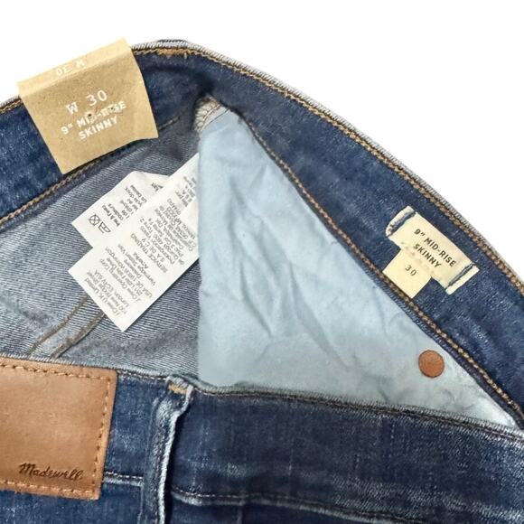 Madewell 9” Mid Rise Skinny Jeans NWT Size 30 Button Fly Raw Hem Denim - Picture 4 of 7